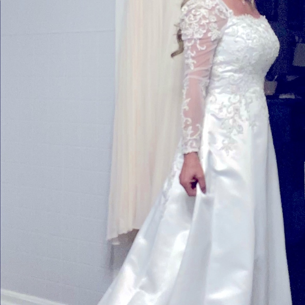 Jasmine size 12 wedding dress new with tags